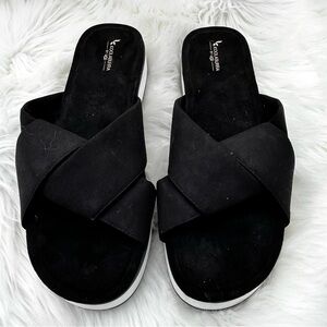 Koolaburra by UGG Women’s “Carenza” Flat Sandals